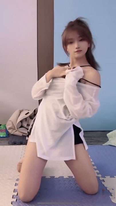 单人 双女擦边骚舞 露内 脱衣 岔腿 爱抚都是比较有舞蹈底子的妹子，不是乱扭的（57V总2小时23分）