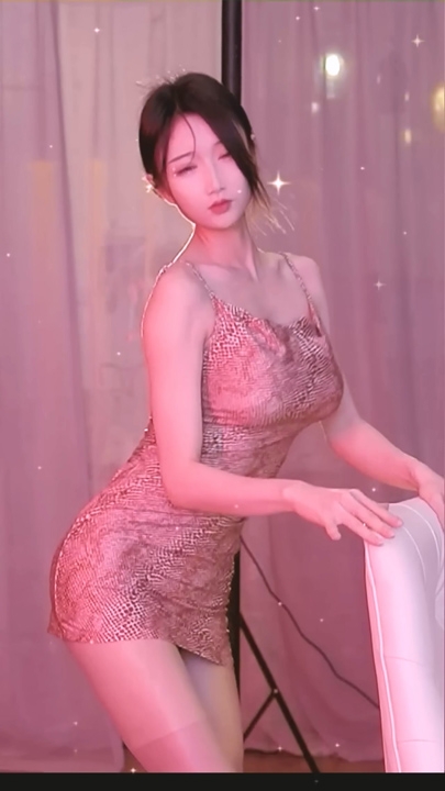 【坏空空】标准动作来一套0_28，论丝滑还得看空空_虎牙主播热舞