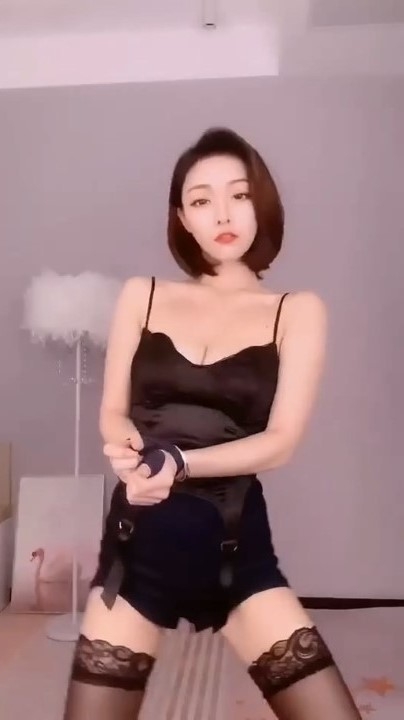 【快手】百万粉丝高颜值女神 饭饭 热舞合集 41V 55分钟 948MB