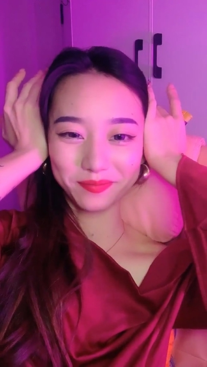 直播女神终于露脸【小姜最近有点忙】果舞 紫薇 4V 4小时43分 2.53G