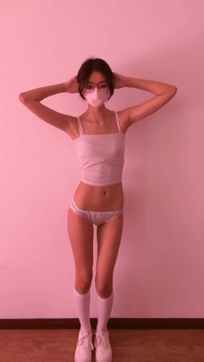 推特【啾啾】+【冰冰爱跳舞】情趣果舞 80V 30分钟 688MB