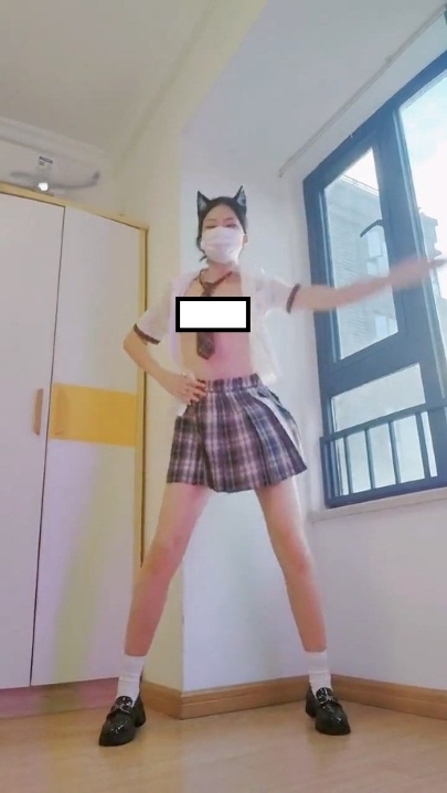 抖音风嫩妹【7酱（Fxxc77）】户外 果舞 28V 32分钟 872M