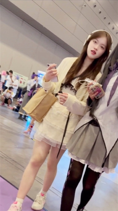 猎奇贴 漫展清纯美眉竟然无内 1V 11分35秒 843M