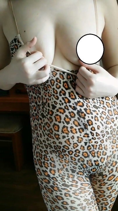 熟女人妻居家紫薇展示 1V 14分钟 637M