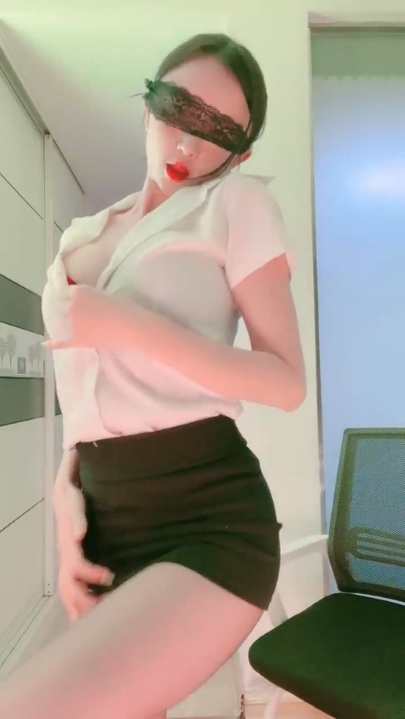 热舞达人【亿万万】果舞紫薇 2V 3小时50分钟 1.67G