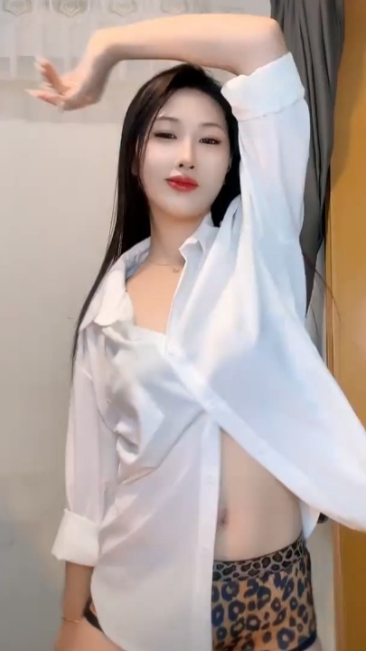 【快手】田恬  透明蕾丝裤 漏底 表情舌舞 往乳沟浇水  9v38分 w0175