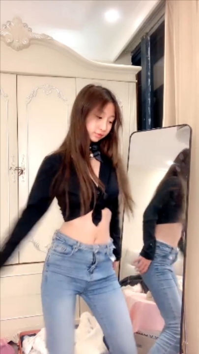 清纯美乳学妹【19女娘子】宿舍热舞紫薇和闺蜜一起互玩 4V 4小时30分钟 3.2G