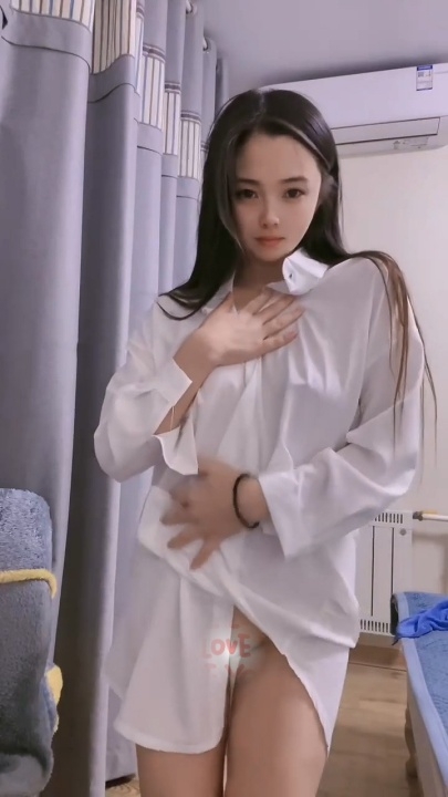 【推特 姚漫川】95后极品身材颜值女神 假#紫薇开档丝袜 花椒 娜宝儿裸舞脱衣舞 5v24分 w0272