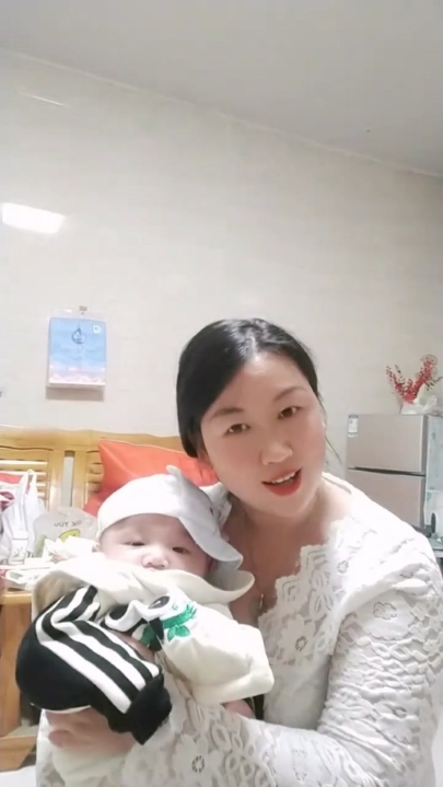 抖音宝妈【艳艳肉乎乎 艳艳加油】巨乳奶妈裸舞卖骚各种展示 17V 35分钟 1.21G