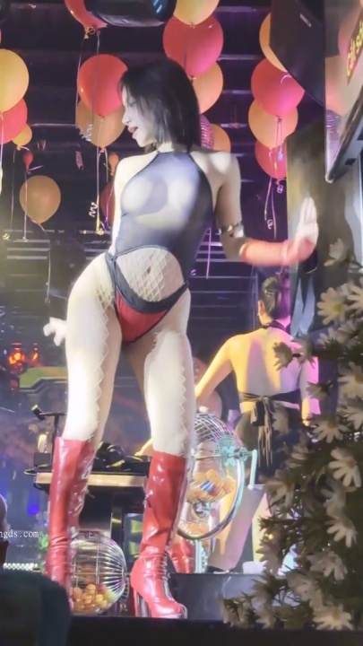 【越南夜店3】透明连体情趣 咪咪一览无遗 奶球盛宴PART3 5V46分 x262