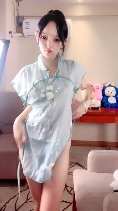 出道即巅峰五月新人【鬼鬼】全裸骚舞 道具自慰 5V 5小时11分钟 3.24G