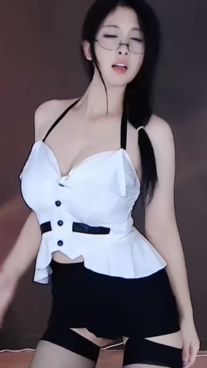 虎牙主播【予恩】大尺度裸舞12V，正常尺度热舞26V，总38V 3小时24分钟 7.52G