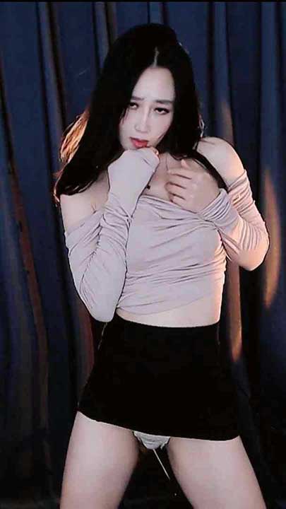 网易CC 小雅 绝版稀缺裸舞定制2V【559M】