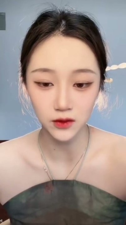 抖音各种擦边主播为了人气礼物各种露点闪现 352V 4小时28分钟 3.11G