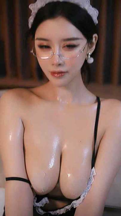 网易CC 小恩雅 定制舞蹈，无罩乳贴抹油吐奶1V【550M】