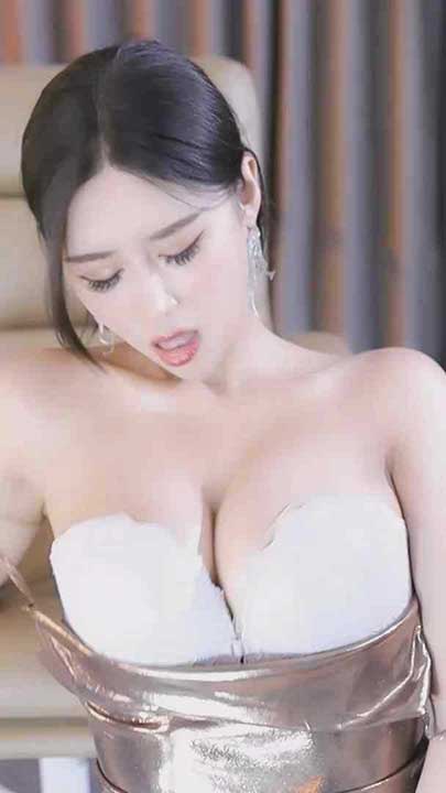 网易CC 小恩雅 定制舞蹈抹油抖胸1V【433M】