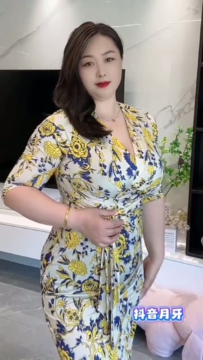 抖音极品人妻【雨妃】巨臀巨奶漫画身材 30V 55分钟 1.49G