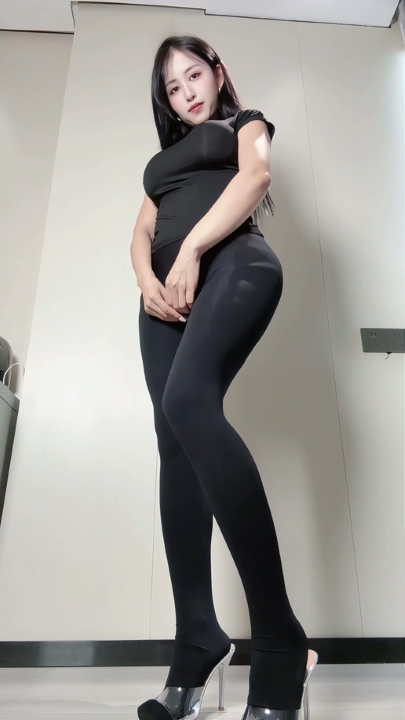 抖音丝袜高挑御姐【虎牙珂珂】高跟道具自慰 6V 26分钟 1.9G