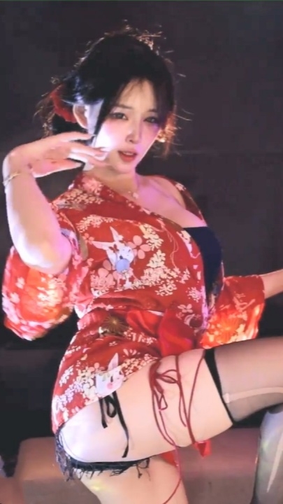 ⭐【斗鱼直播】小渔火 深沟半球 擦边尺度诱惑骚舞 24V1小时 x501