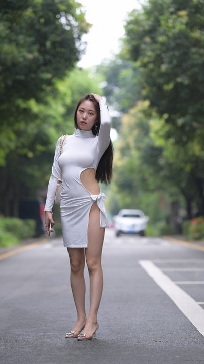 魔镜街拍 0004 侧开叉很养眼（389p+2v）16.3G