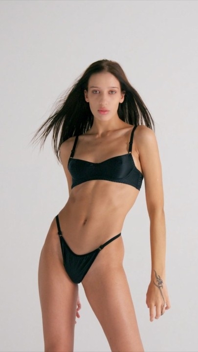 Hegre超模【Lola】完美身材 4K 13分钟 1.31G