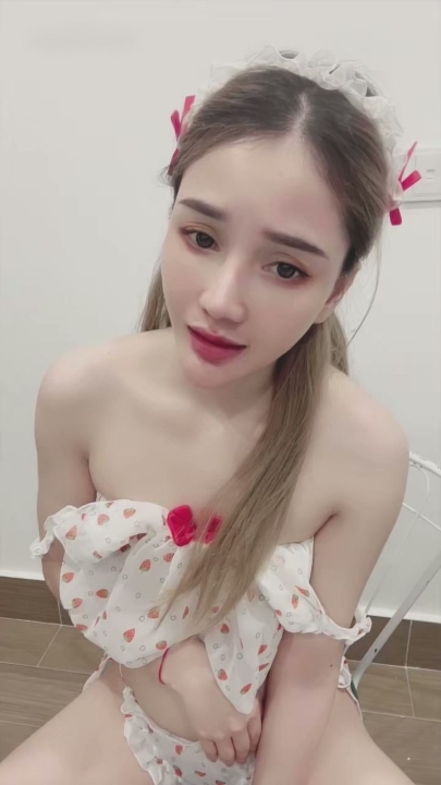 极品女学生【小苹果爱吃吗】道具自慰 2V 2小时50分 1.41G