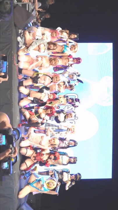 台湾成人漫展大尺度cosplay各种长枪短炮❤️捕捉众多美女模特各种不经意的走光 50V 1小时11分 x600