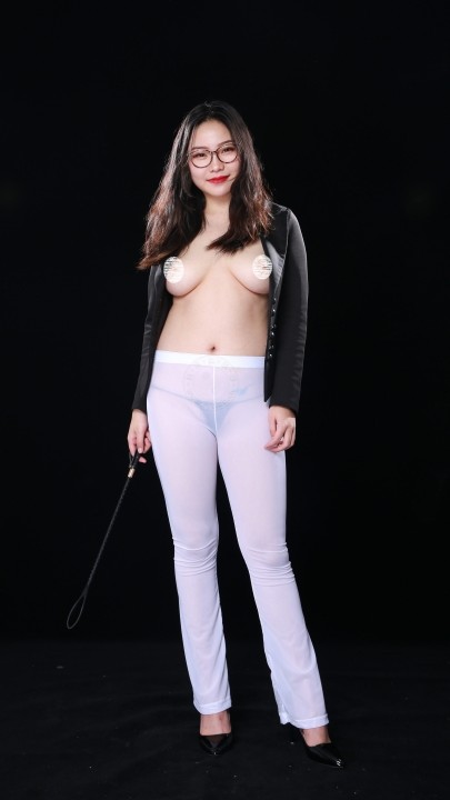 日月俱乐部【小袅】多套服装情趣写真 576P 6.64G