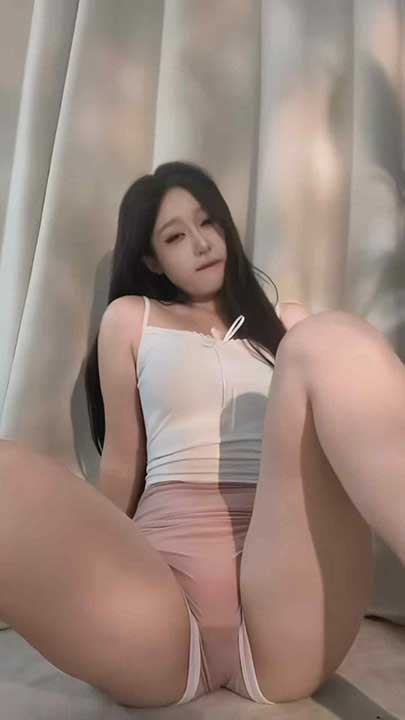 快手 丸子鱼 性感母蟑螂 风骚御姐瑜伽裤骚舞17V【2.43G】