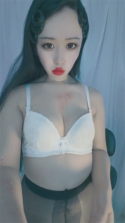 抖音御姐【狮狮】大尺度掰逼展示，滴蜡调教 8V 24分钟 1.79G