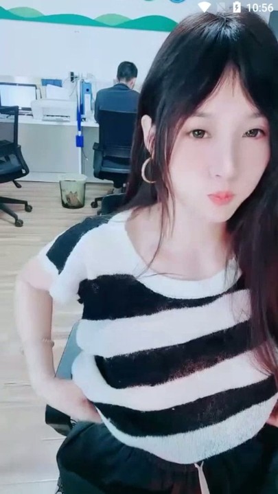 美女办公室【晚安樊樊】后面两个同事在上班她跳蛋肛塞 3V 3小时15分钟 2.45G