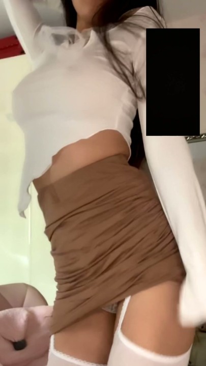 虎牙【娜娜米】下海私约一对一，掰穴展示，道具自慰 2V 1小时 2.27G