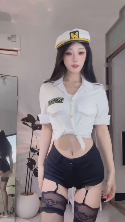 快手22万粉网红 丸子鱼 私人订制骚舞视频 性感黑丝水手服 摇臀诱惑娇躯柔舞 极品御姐成反差骚货 1V14分 x626