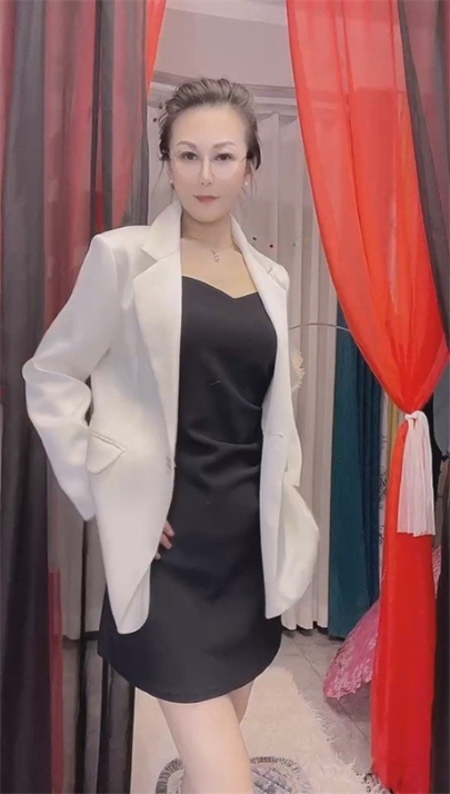 抖音骚御姐【奥芳姿】大尺度 8V 42分钟 2.12G