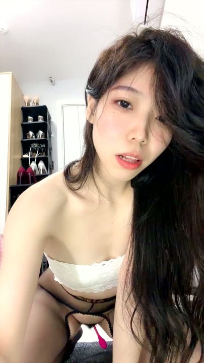 长腿气质女神【丝丝不是思思】丝袜高跟自慰 4V 5小时 3.09G