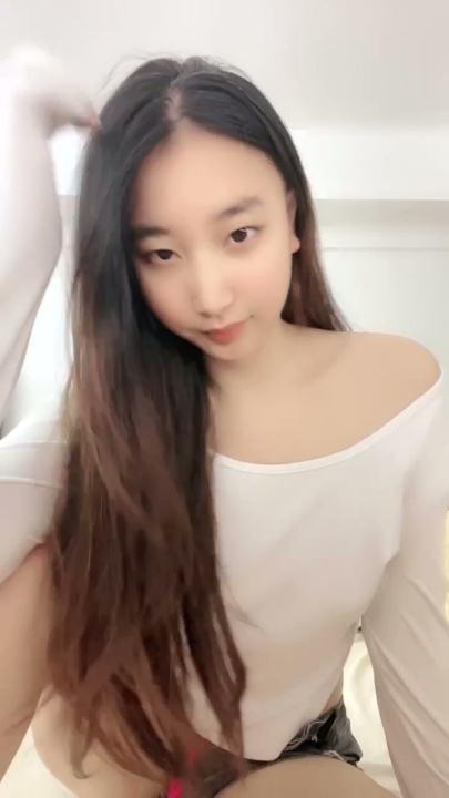 颜值嫩妹【陈小鱼】表面清纯，喜欢掰穴展示，好身材大长腿 10V 9小时 7.2G