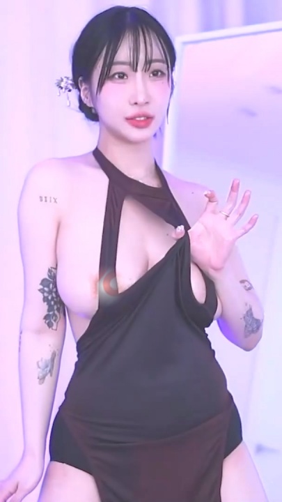 E杯大车灯裸舞【yso1004】奶头比小拇指还要大 豪放如她 23V1小时11分w1443